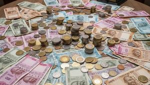 Vastu Tips To Attract Money: इन 7 टिप्स की मदद से आएगा पैसा, आर्थिक प्रगति के लिए करें ये उपाय 