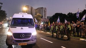 Israel ने हमलों से पहले दक्षिणी Lebanon के 2 गांवों को खाली करने की चेतावनी दी, Hizbollah ठिकानों पर निशाना