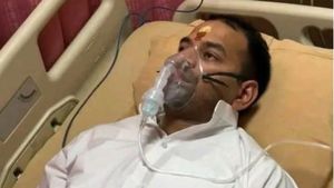 Fact Check: बिहार चुनाव में हार के बाद तेजप्रताप की बिगड़ी तबीयत, क्या हॉस्पिटल में हैं भर्ती? क्या है सच?