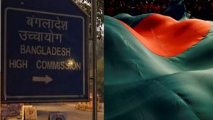भारत के एक्‍शन के बाद बांग्लादेश हुआ बेचैन, भारतीयों के लिए वीजा सर्विस को किया सस्पेंड