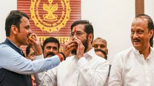 BMC Election 2026: अजित पवार हुए Out, शिंदे In, भाजपा-शिवसेना के सीट शेयरिंग फॉर्मूले से घबराया विपक्ष