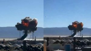 US Thunderbirds F16: करोड़ों की कीमत का फाइटर जेट क्रैश, पायलट ने लास्ट मूवमेंट पर इस तरह बचाई जान