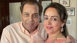 धर्मेंद्र की प्रेयर मीट में 13 मिनट तक हेमा मालिनी को क्या हुआ था? रोने लगी थीं एक्ट्रेस, वीडियो ने खोला सच