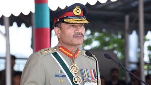 Pakistan के पहले CDF बनते ही Asim Munir ने उगला जहर! भारत को दी खुली चेतावनी