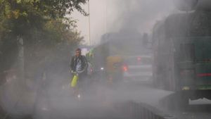 Delhi AQI Today: सावधान! ऑरेंज अलर्ट पर राजधानी, GRAP-IV हटने के बाद AQI पहुंचा 400 पार 