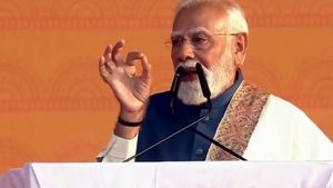 PM Modi Lucknow Visit: मोदी बोले- हमारी सरकार ने गिराई 370 की दीवार, सपा-कांग्रेस ने अंबेडकर का अपमान किया 
