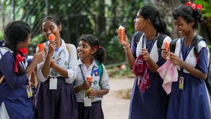 School Holidays 2026: नए साल में स्टूडेंट्स की बल्ले-बल्ले, ढाई महीने बंद रहेंगे स्कूल! ये रहा पूरा कैलेंडर