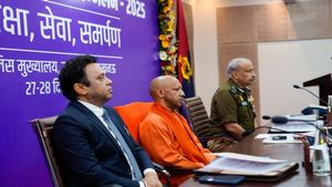 योगी राज में यूपी पुलिस हुई और पावरफुल, स्मार्ट पुलिसिंग का यूपी मॉडल दुनिया के लिए बना Role model