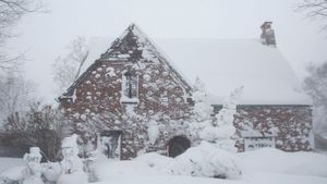 US Winter Storm: अमेरिका में बर्फबारी से मचा हाहाकार, हजारों फ्लाइट कैंसिल, न्‍यूयॉर्क-न्‍यूजर्सी में इमरजेंसी