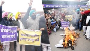 AAP Protests MGNREGA:  मनरेगा को खत्म करने के विरोध में केंद्र के खिलाफ आप का प्रदर्शन, PM मोदी का फूंका पुतला