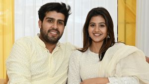 Anjali Arora के बॉयफ्रेंड आकाश संसनवाल गिरफ्तार, सरेआम किया ऐसा 'कांड', क्या है BJP से जुड़ा मामला?