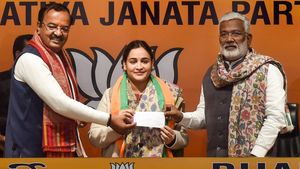 Aparna Yadav Divorce: अपर्णा यादव की BJP से होगी छुट्टी? 'तलाक' से लेकर KGMU तक, वो 5 कांड जिसने कराई किरकिरी