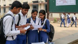 BSEB Admit Card: इंटर परीक्षा का एडमिट कार्ड जारी, चेक करें बोर्ड के सख्त नियम और हेल्पलाइन नंबर