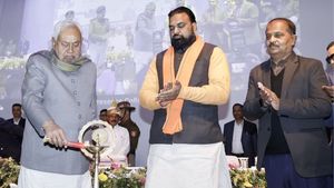 Bihar MLA Double Bungalow: मंत्रियों के अलावा 15 विधायकों को भी पटना में मिलेंगे दो-दो बंगले, कौन हैं ये लोग?