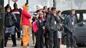 Bihar School Closed: ठंड ने बढ़ाई टेंशन, बिहार में 8 जनवरी तक स्कूल बंद, 9वीं–12वीं का बदला टाइमटेबल, हर अपडेट