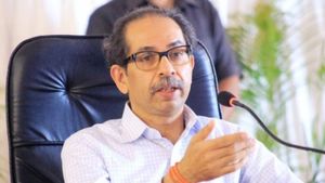 मुंबई की राजनीति अखाड़े में फिर ‘हफ्ता वसूली 2.0’ पर मचा बवाल, बढ़ा सियासी पारा 