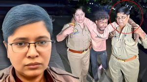 UP: कौन है ये 'लेडी सिंघम', जिसकी वर्दी पर लगा रिश्वत का दाग! एंटी करप्शन के जाल में फंसी एनकाउंटर वाली दारोगा