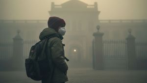 Delhi NCR School Holiday: आज स्कूल खुले हैं या रहेंगे बंद? चेक करें नोएडा से गुरुग्राम तक का हाल