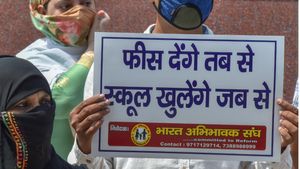 Delhi School Fees: पैरेंट्स के लिए राहत या नई परेशानी? दिल्ली स्कूल फीस कानून पर सुप्रीम कोर्ट ने क्या कहा?
