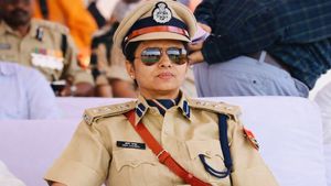 IPS Preeti Chandra: कौन हैं आईपीएस प्रीति चंद्रा जिनकी फेसबुक आईडी को लेकर मचा बवाल?