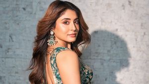  7 साल बड़े तलाकशुदा मर्द से दिल लगा बैठी ये Hot हसीना, 'लिपलॉक' सीन से छोटे पर्दे पर मचाया था धमाल 
