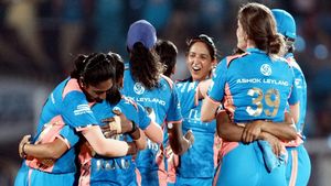 Mumbai Indians ने लॉन्च की नई जर्सी, कौन है टीम का सबसे महंगा खिलाड़ी? कप्तान से भी ज्यादा है सैलरी 