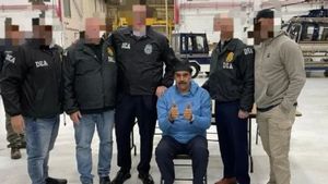 Nicolas Maduro: हाथों में हथकड़ी पहने नजर आए वेनेजुएला के राष्ट्रपति मादुरो, न्यूयॉर्क से आया पहला वीडियो