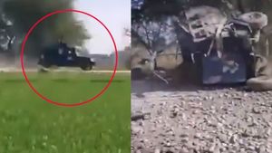 Pakistan में पुलिस वैन के उड़े परखच्चे! पहले धमाका, फिर बरसाई अंधाधुंध गोलियां, आतंकियों ने खुलेआम मचाई तबाही