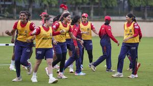 WPL 2026: जीत के बावजूद बढ़ी RCB की टेंशन, अगले दो हफ्ते तक नहीं खेल पाएंगी ये दिग्गज खिलाड़ी 