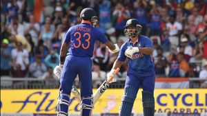 IND vs NZ 1st ODI: ऋषभ पंत की जगह इस दिग्गज की टीम में एंट्री, क्या पहले वनडे में प्लेइंग 11 में मिलेगा मौका? 