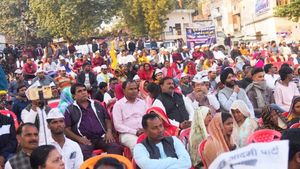 AAP की काशी पदयात्रा में सारनाथ से शास्त्री घाट तक उमड़ा जनसैलाब, संजय सिंह ने उठाया रोजगार का मुद्दा 