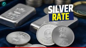 Silver Rate Today: नए साल की पहली सुबह चांदी हुई धड़ाम, रिकॉर्ड हाई से हजारों सस्ती, जानिए आज का सिल्वर रेट