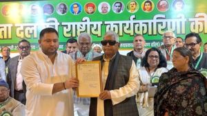 BIhar News: लालू युग का अंत! तेजस्वी यादव बने RJD के 'राष्ट्रीय कार्यकारी अध्यक्ष' 