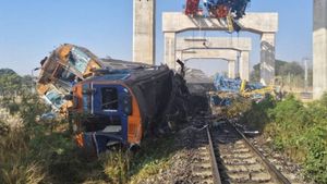 Thailand Train Accident: चलती ट्रेन पर गिरी क्रेन, 22 लोगों की दर्दनाक मौत, इस देश में भयानक रेल हादसा