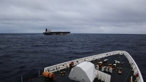 US Seized Russian Oil Tanker: कौन हैं ये 28 क्रू मेंबर्स, रूसी तेल टैंकर संग अमेरिका के कब्जे में? 
