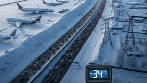 US Winter Storm: अमेरिका में कयामत की ठंड! 10,000 फ्लाइट रद्द, -34°C तक पहुंचा तापमान,18 राज्यों में इमरजेंसी 