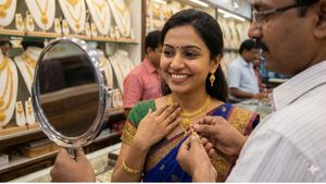 Uttar Pradesh Gold Rate Today: बजट से पहले सोना के 24K-22K में तगड़ा उछाल, लखनऊ समेत 10 शहरों में कितना महंगा?