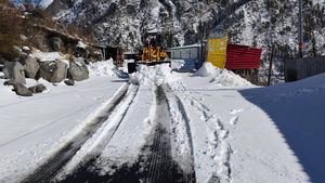 Uttarakhand Weather मौसम को लेकर बड़ा अपडेट, फरवरी तक जारी रह सकता है बर्फबारी का दौर जानिए कहां और कब