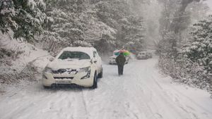 Uttarakhand Weather बदलेगा मौसम, बारिश और हिमपात का अलर्ट, वीकेंड पर फिर हो सकती है बर्फबारी, जानिए कहां 