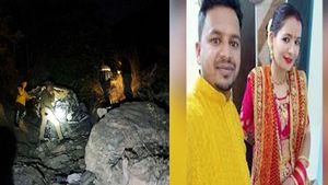 Uttarakhand News पिथौरागढ़ में बड़ा सड़क हादसा, बारात से लौट रही कार खाई में गिरी, पति-पत्नी की दर्दनाक मौत 