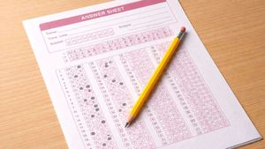 CBSE Class 10th Exam: मैथ्स का पेपर खत्म, कैसा रहा Difficulty Level? आंसर की से लगाएं अपने मार्क्स का अंदाज 