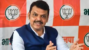 बजट सत्र से पहले MVA की बैठक में एनसीपी एसपी नहीं हुए शामिल, फडणवीस ने विपक्ष की एकता पर उठाए सवाल 