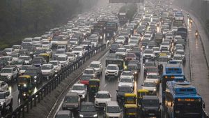 Delhi Aaj Kya Khula Kya Bandh: इन इलाकों में आज बाजार रहेंगे बंद, बारिश के अलर्ट के बीच क्या खुला-क्या नहीं?