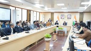 Delhi CCTV: दिल्ली में अब 50 हजार हाईटेक CCTV से बदलेगी महिलाओं की सुरक्षा की तस्वीर, क्या है सरकार का प्लान