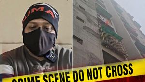 Ghaziabad: 3BHK फ्लैट, फिर क्यों एक कमरे में सोते थे 9 लोग? गाजियाबाद के ट्रिपल डेथ केस में बड़ा खुलासा