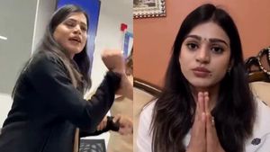 HDFC Vivad: 'वो जात पूछ रहा था', कर्मचारी आस्था सिंह ने बताया Viral Video का सच