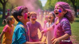 Holi Care Tips: होली के रंग से बच्चों की नाजुक स्किन पर न हो असर, एक हफ्ते पहले से करें खास केयर