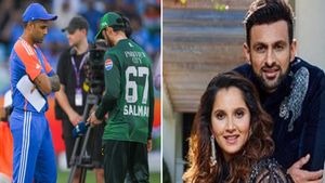 IND vs PAK: सानिया मिर्जा के एक्स हसबैंड शोएब मलिक की गिरी हुई हरकत! शेयर किया फर्जी वीडियो, मचा बवाल 