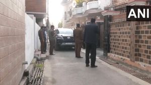 Jammu Kashmir ACB Raid: J&K के उपमुख्यमंत्री के भाई के घर ACB की रेड, मचा हड़कंप