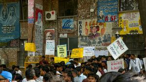 JNU Violence: आधी रात को क्यों सुलग उठा जेएनयू? VC के बयान से ABVP-लेफ्ट झड़प तक, जानें हिंसा की इनसाइड स्टोरी